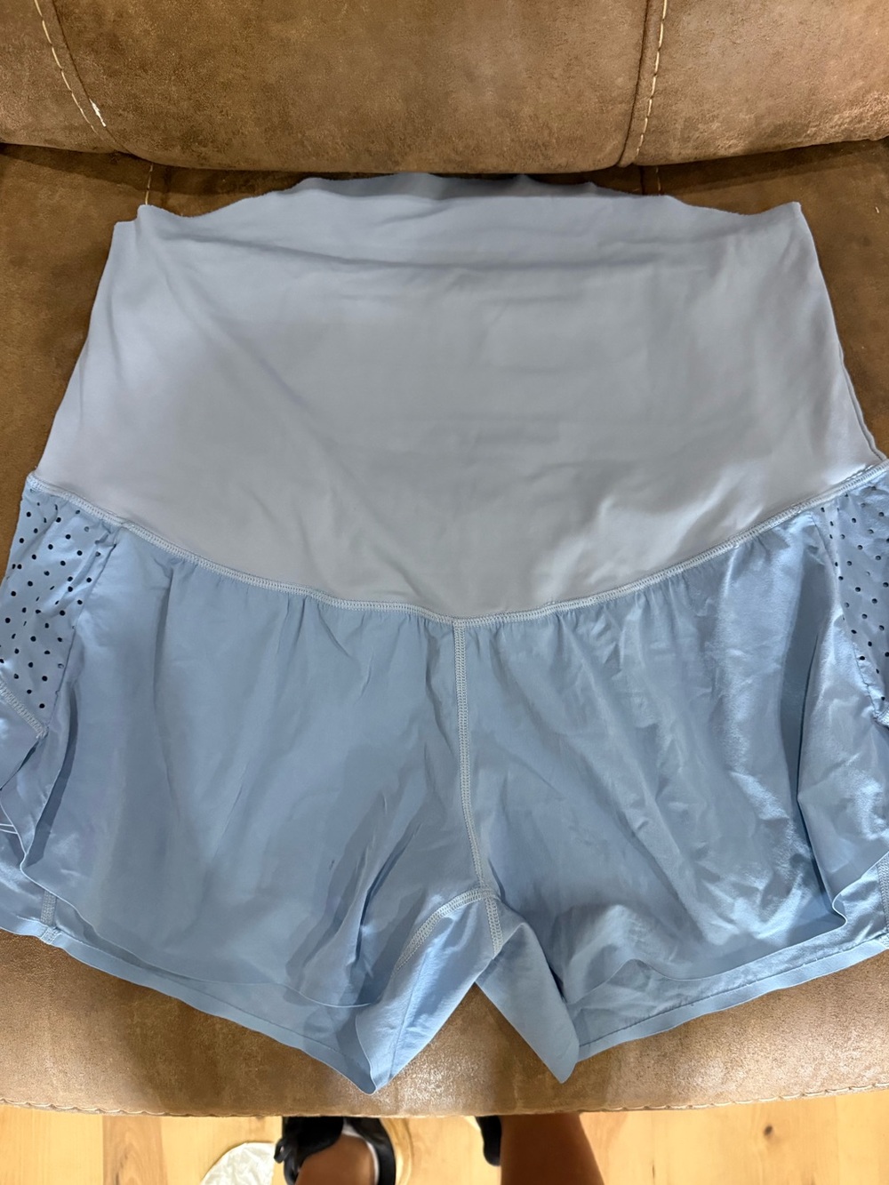Maacie over the belly maternity shorts L